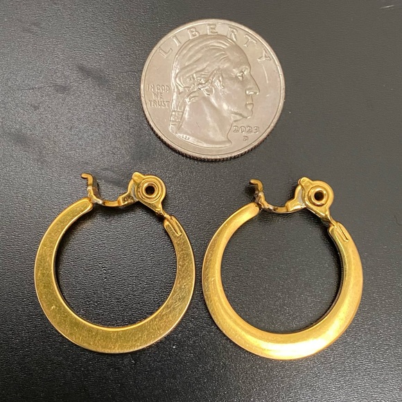Vintage MONET Gold-tone Clip On Hoop Earrings 8g - Picture 5 of 12